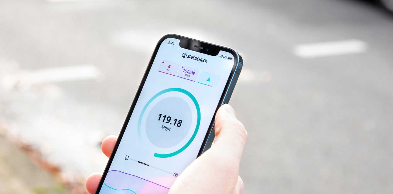 Mobile data speed test on phone